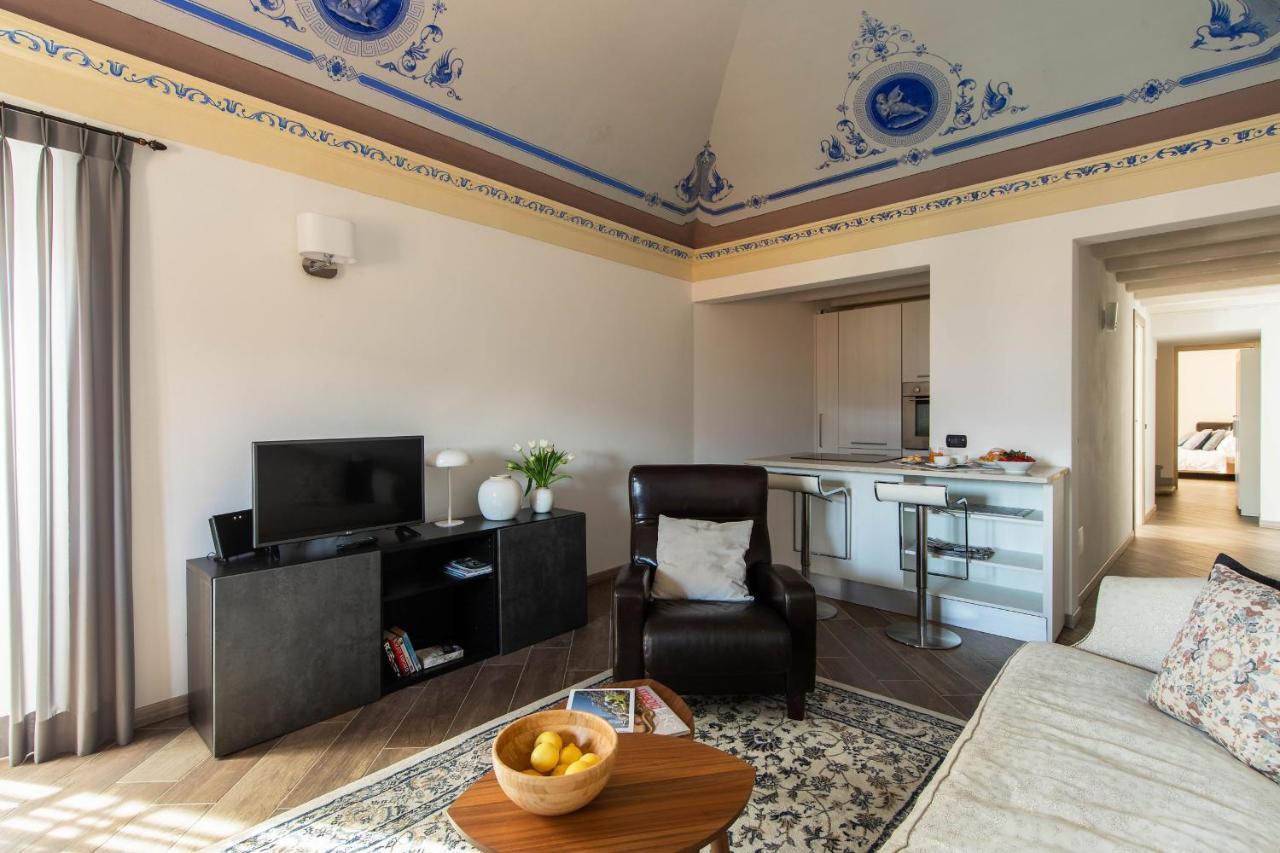 Lake Como, Beautiful Palazzo apartment, lake view Menaggio Esterno foto