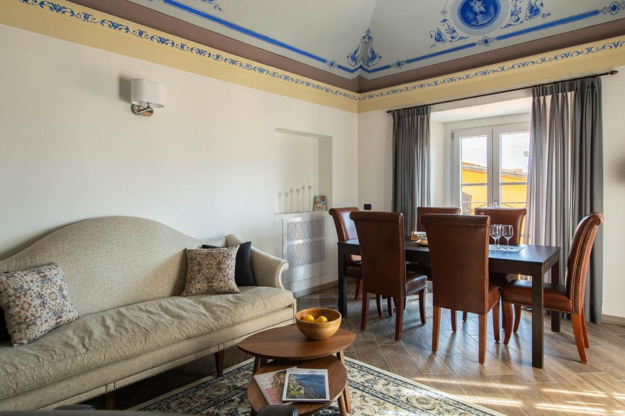 Lake Como, Beautiful Palazzo apartment, lake view Menaggio Esterno foto