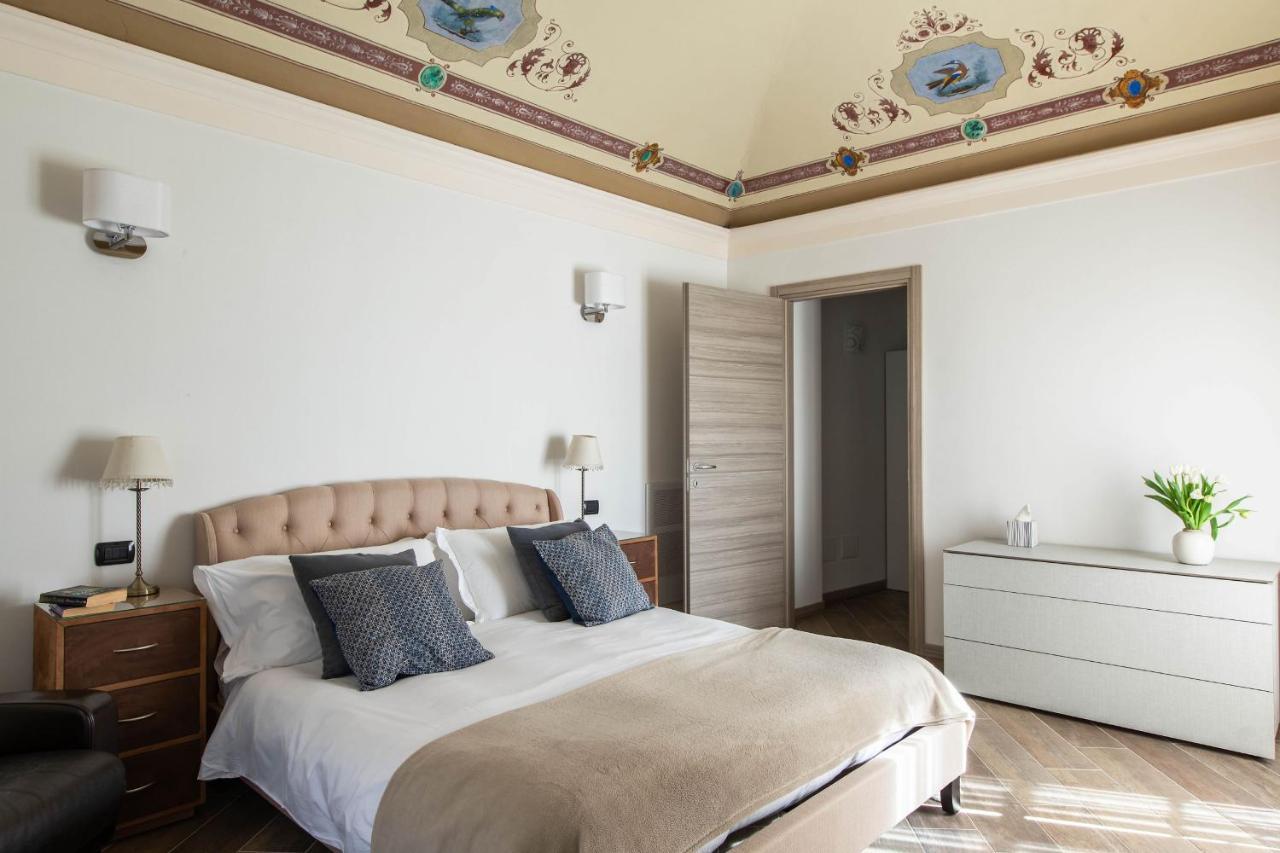 Lake Como, Beautiful Palazzo apartment, lake view Menaggio Esterno foto